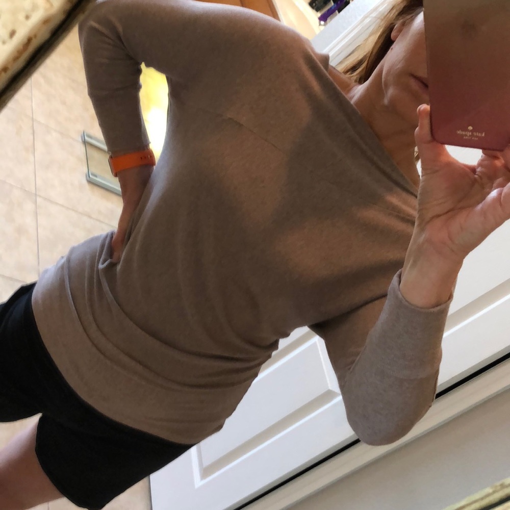 EUC. Bordeaux knit top.